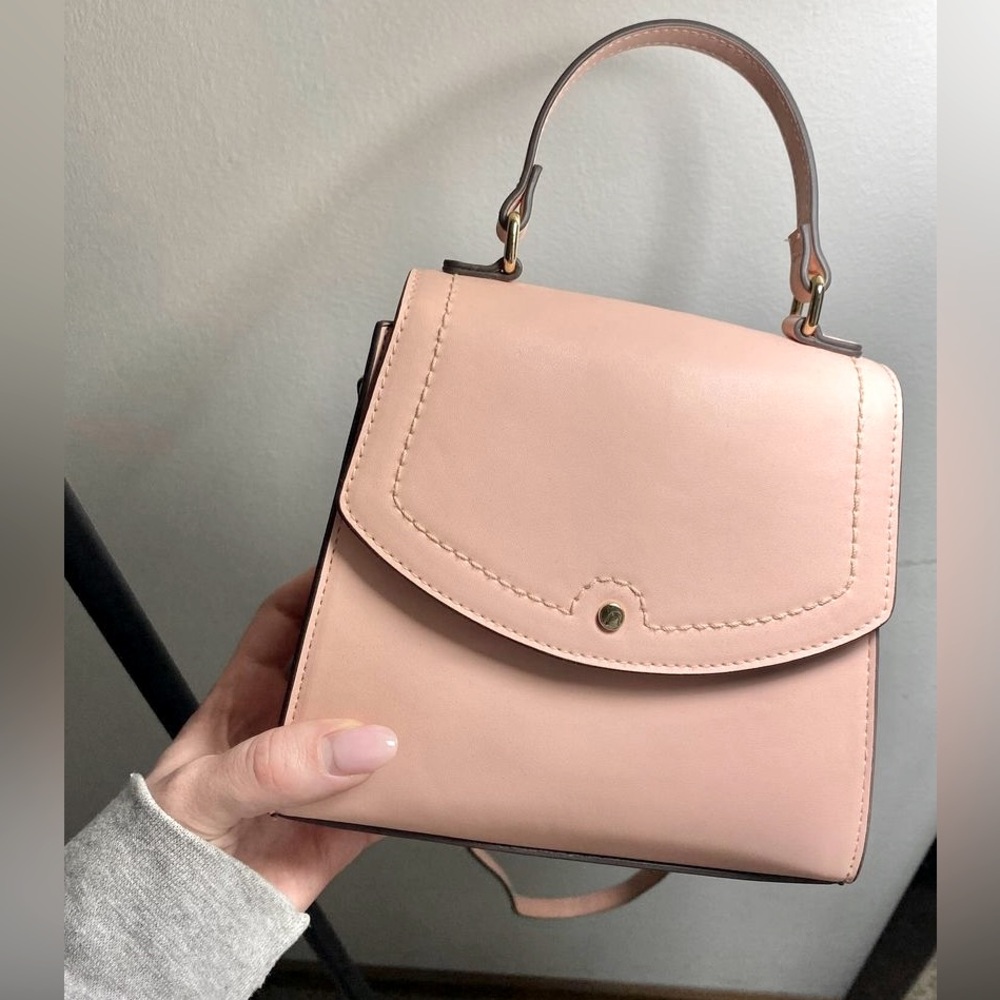 Light pink crossbody purse. Cute and light for all seasons!